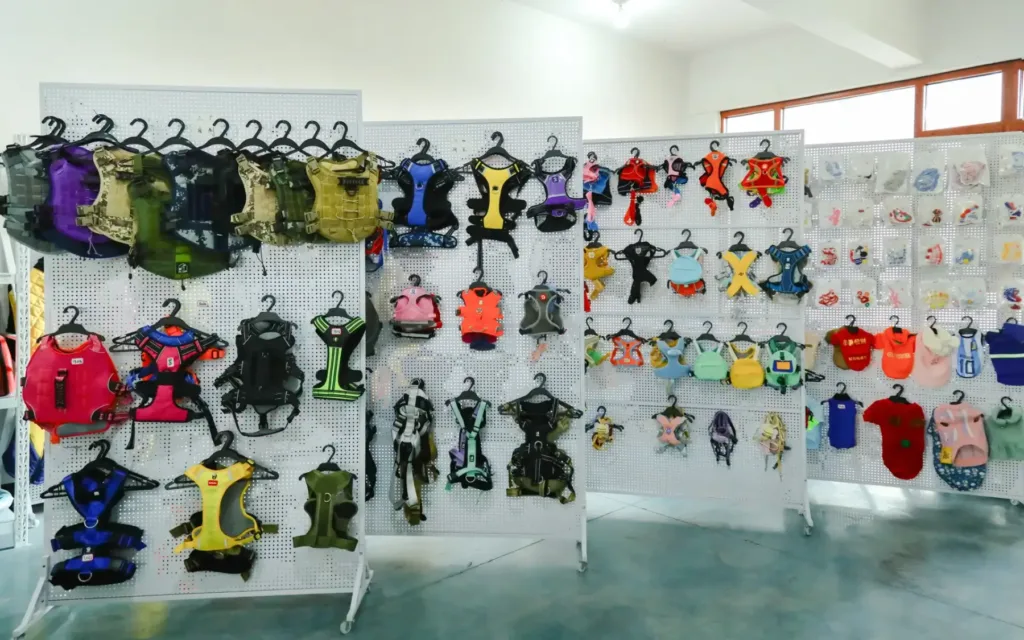 buyers identify ethically certified pet harness manufacturers
